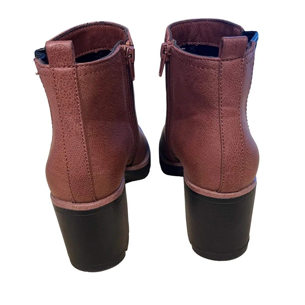 NEW Naturalizer MadalynnGore Brown Lug Ankle Boots Women Sz 7.5 Water Repellent
